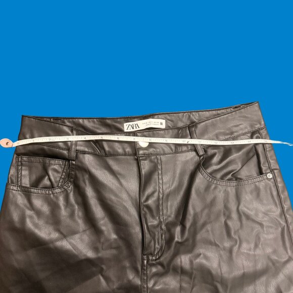 ZARA Faux Leather Straight-Leg Pants in Black High-Rise Vegan Leather (Size 8) - Picture 6 of 9